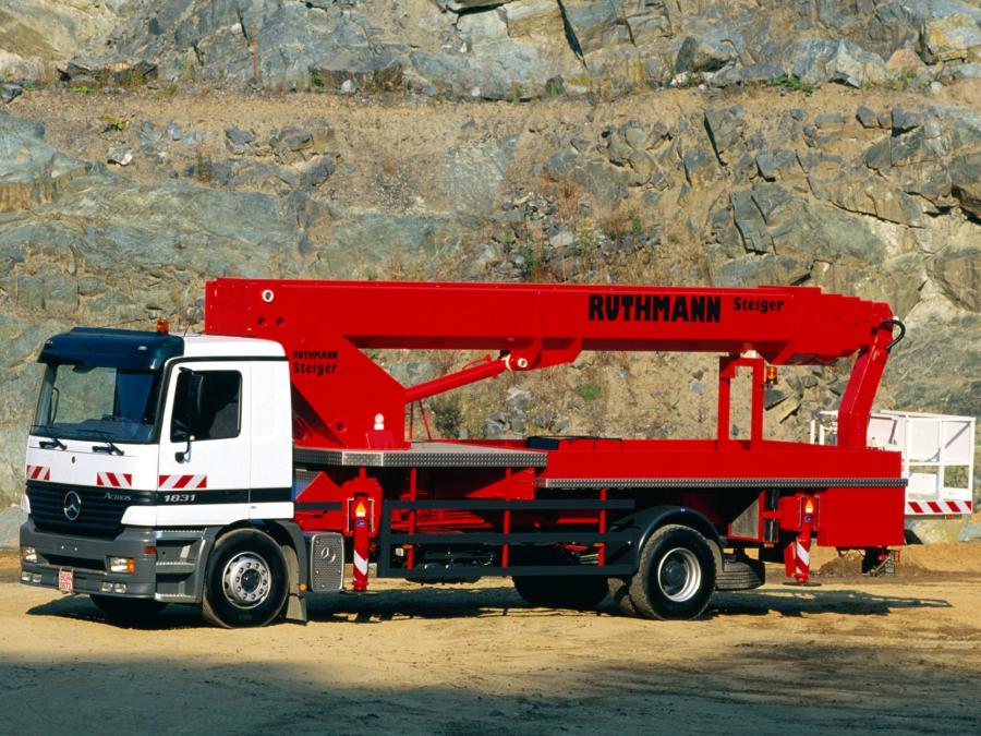  Mercedes-Benz Actros 1831 1997 года  (фото 7 из 9)